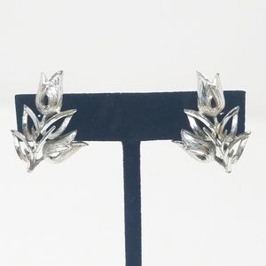 Vintage Coro clip on earring silver tone